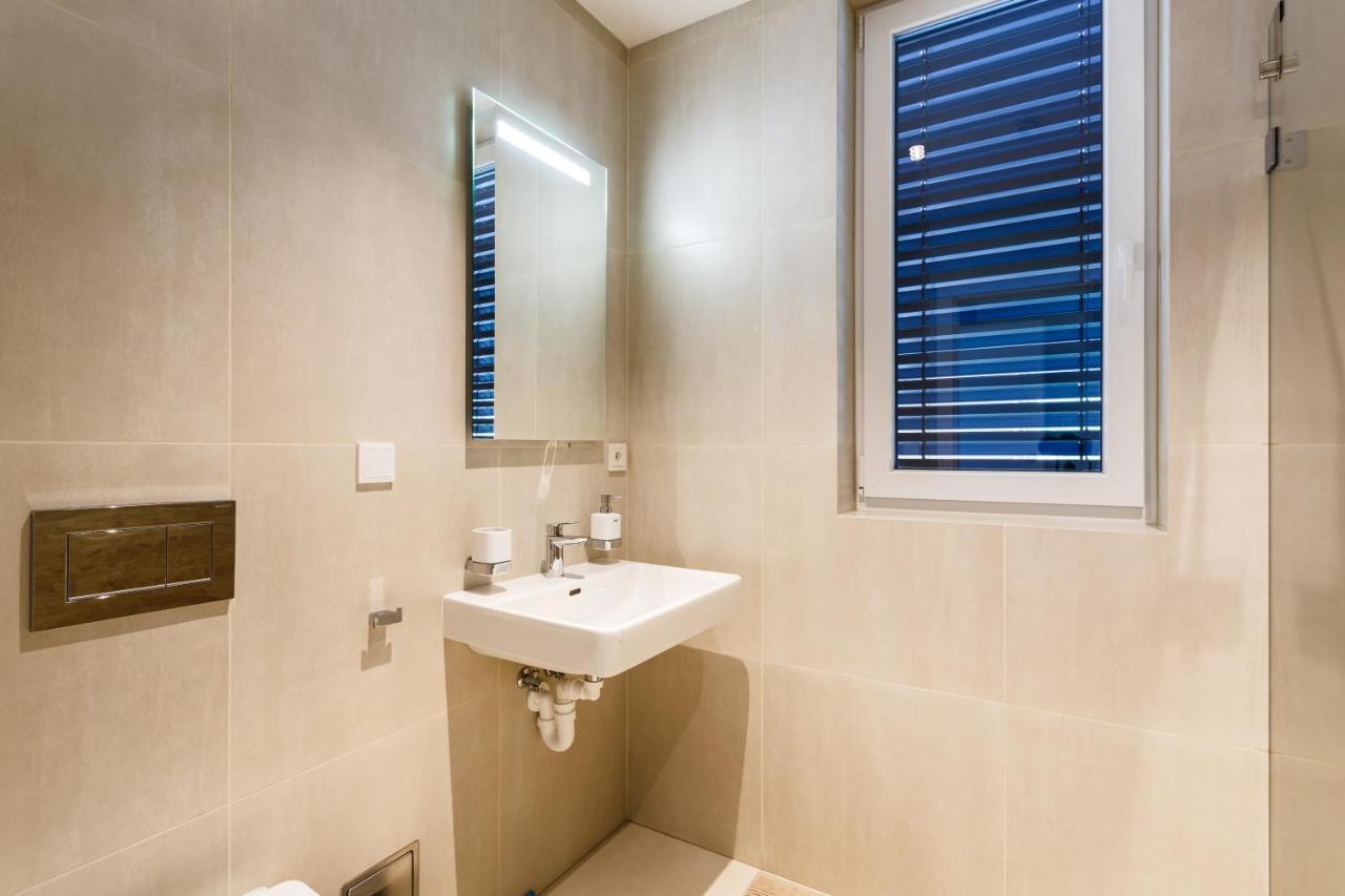 Apartman Na Golfu Celadna Ngoại thất bức ảnh